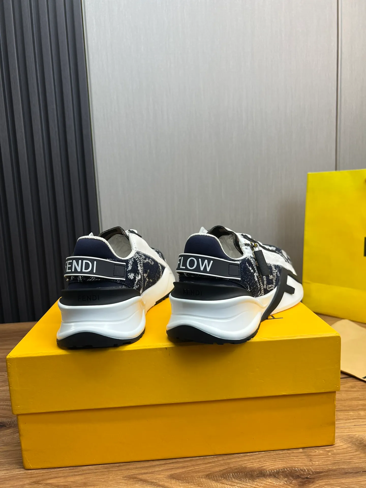 Men's shoes 💰500💰 Fendi [Fendi] hot style is on the market 🔥Fashionable casual men's shoes 🔱 Made of original brand fly knit fabric. Original cowhide + breathable mesh lining + sheepskin feet. Perfect shape and top quality, you deserve it 🔜Original rubber outsole, ultra-light, non-slip and wear-resistant 👣 Standard size 38-44